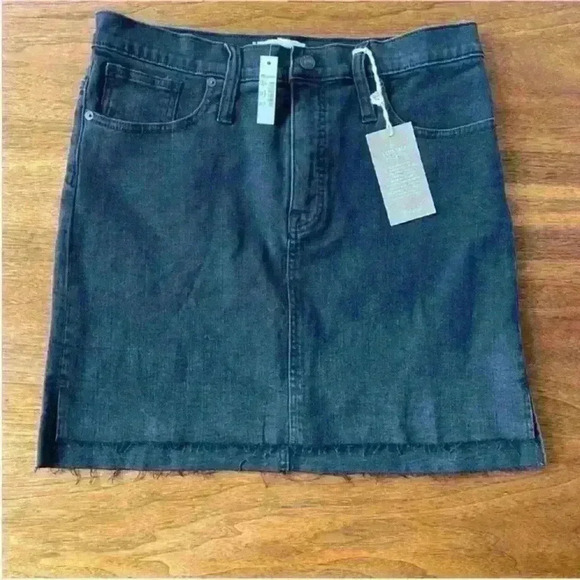 Madewell- Denim Straight Mini Skirt- Lunar
Wash: Step-Hem Edition Sz 30 NWT! - Picture 5 of 9